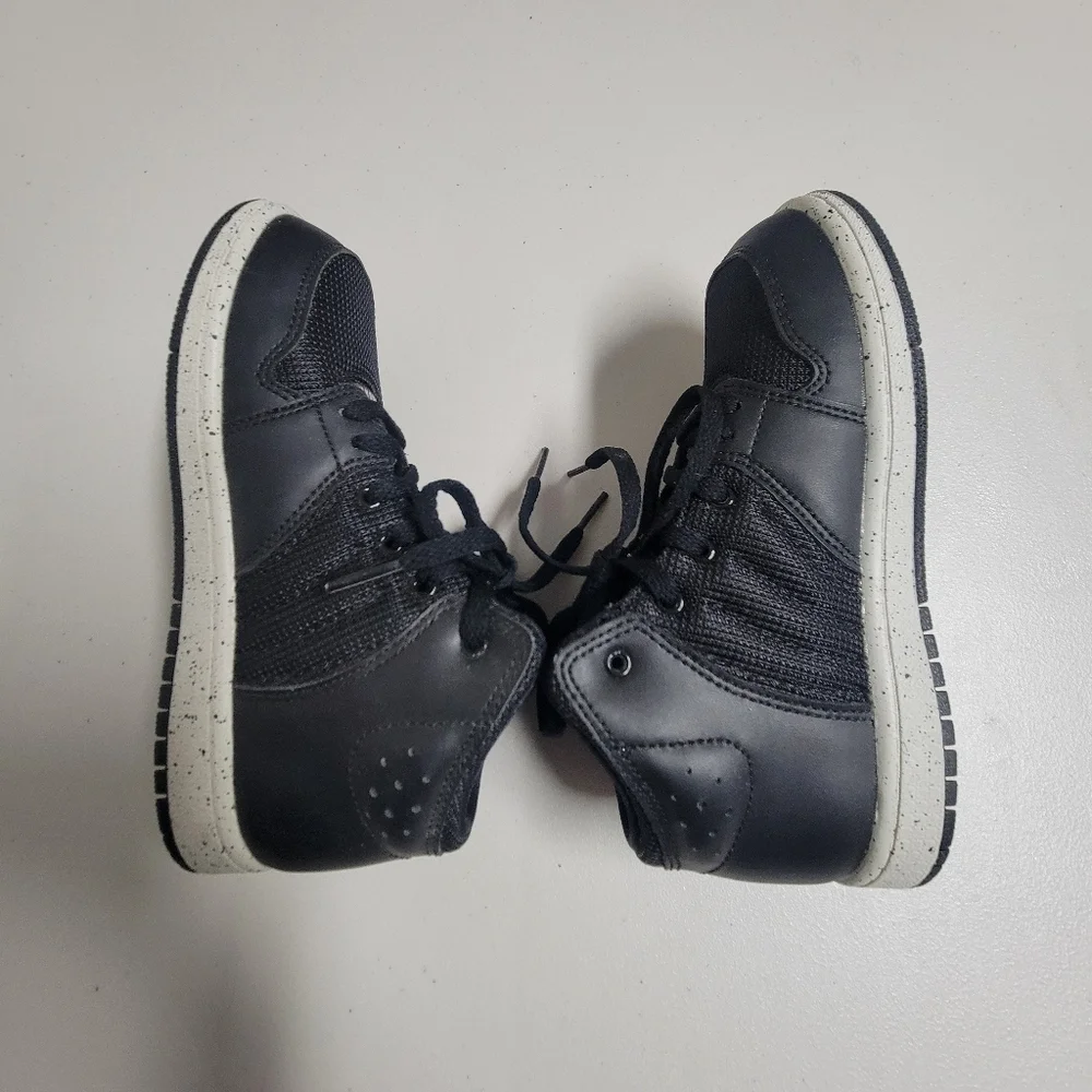 Nike Jordan 1 Flight 4 Hi Top Sneakers Boys Size 13C.